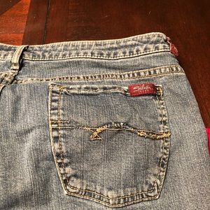 Silver “77” boot cut jeans size 33x33.